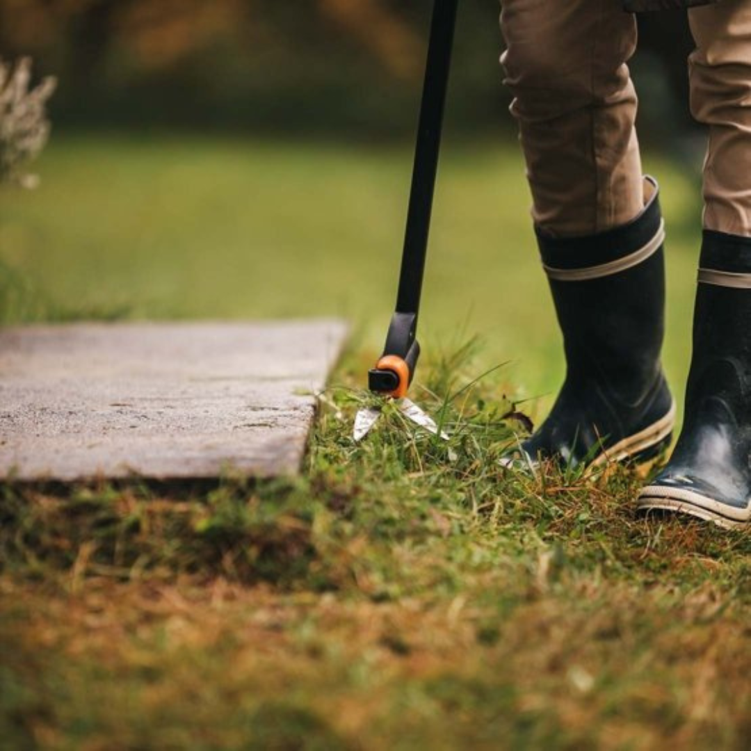 Fiskars Servo grassaksur við longum skafti